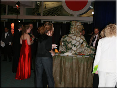 strolling human buffet table